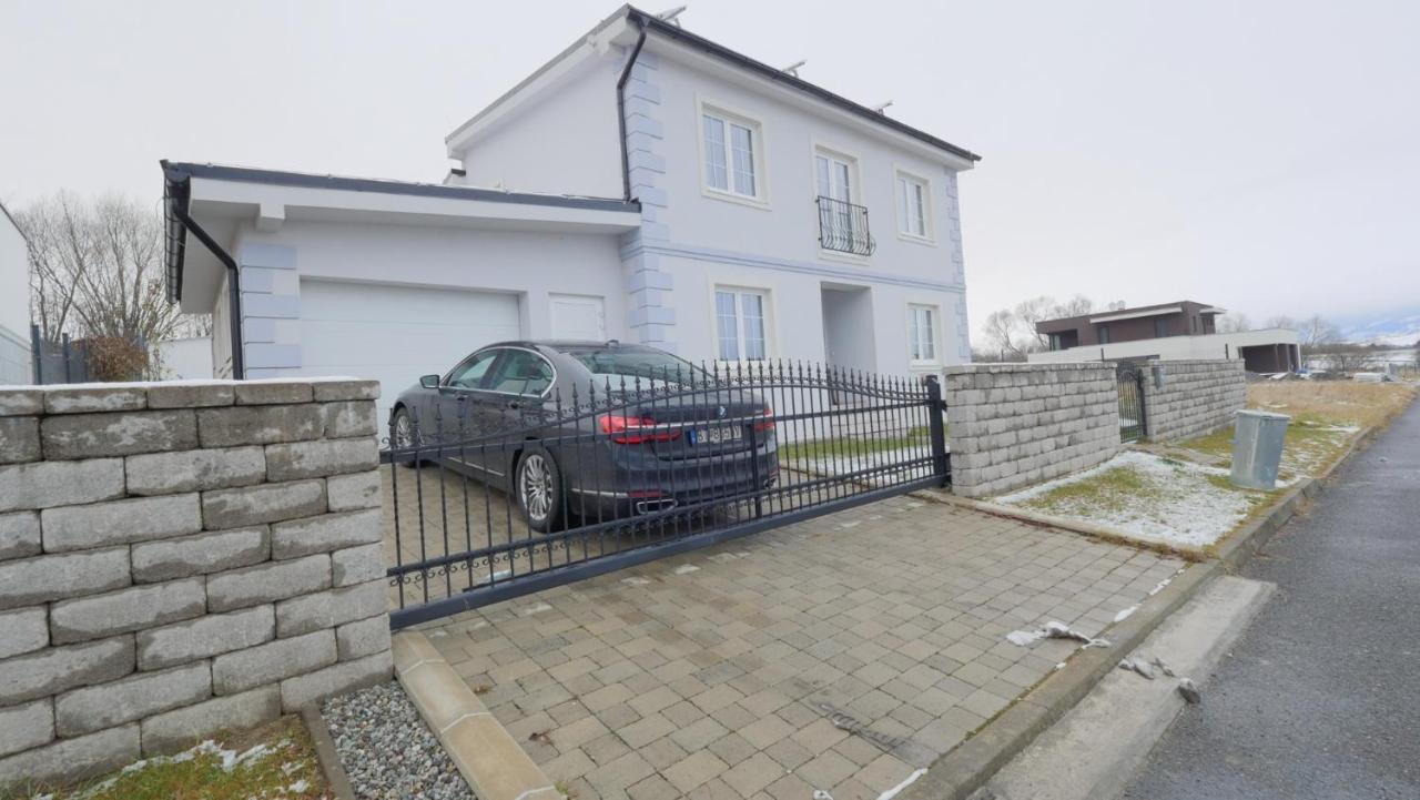 Villa Apartmanovy Dom S Virivkou, Pod Secnom, Liptovsky Jan à Liptovský Mikuláš Extérieur photo